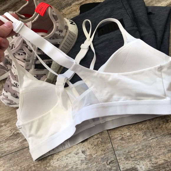 NWT WHITE VS SPORT’S BRA! - Picture 3 of 5